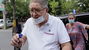UPDATE Ion Rădoi, inculpat de DNA, a sosit la poliție în cadrul controlului judiciar