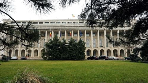 Ciolacu, Ciucă și Kelemen Hunor discută împărțirea funcțiilor în viitorul guvern