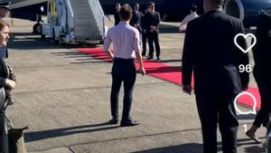 VIDEO Imagini neoficiale surprinse în turneul președintelui Klaus Iohannis din America de Sud / Apare și aeronava de lux care a asigurat transportul