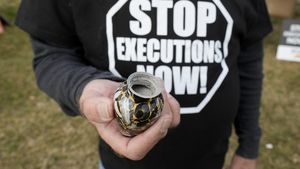 Un condamnat din Carolina de Sud a fost executat prin împuşcare, primul deţinut american ucis în acest mod în ultimii 15 ani / Bărbatul a purtat o salopetă neagră cu o glugă, având pe piept o ţintă albă cu un cerc roşu în mijloc