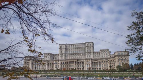 LIVE Rezultate alegeri parlamentare: PSD a câștigat alegerile cu peste 22% / Surse: PSD ar fi dispus să negocieze cu AUR  / Extremiștii intră în Parlament, cu peste 30%