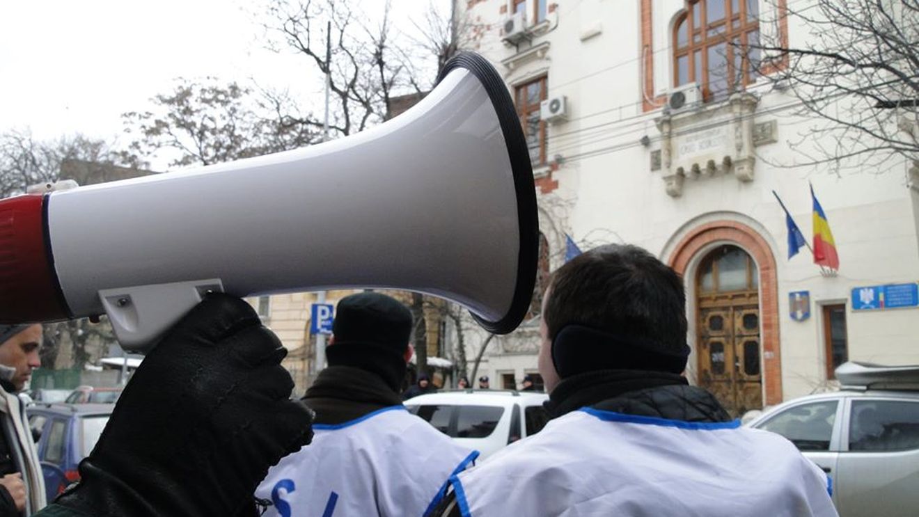 Federația Sindicatelor Libere din Învățământ, reacție la declarația lui Orban: Educația nu este „cârciuma” sistemului bugetar.  Deschiderea noului an școlar, sub semnul întrebării dacă nu vor fi majorate salariile