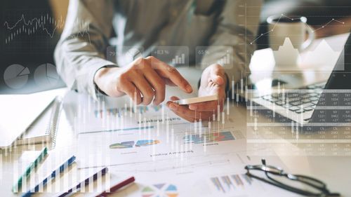 GRAFIC. Romanian Economic Monitor: Economia țării noastre va înregistra în acest an o decelerare generalizată/ Creșterea PIB-ului va încetini la 2,5%. Prognoze de evoluție, pe sectoare