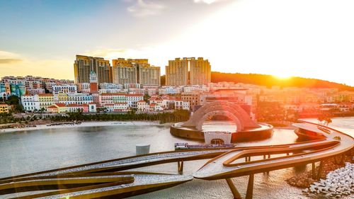 FOTO Podul care nu poate fi traversat: Vietnamul inaugurează un „Pod al Sărutului” / Designul, inspirat din „Creația lui Adam” de Michelangelo, din Capela Sixtină