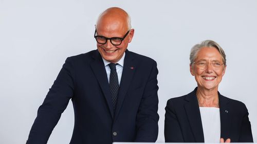 Curtea de Justiţie a Franței renunță la procedurile împotriva a trei membri ai Guvernului, inclusiv împotriva fostului premier Edouard Philippe, cu privire la gestionarea pandemiei covid-19