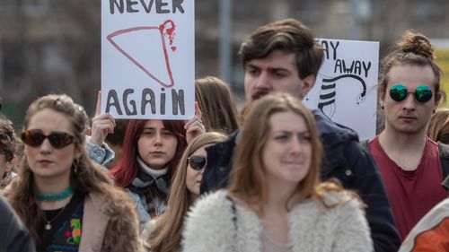 Florin Buhuceanu, președintele ACCEPT: PSD-ul condus de Geoană a încercat în 2009 interzicerea avortului după 24 de săptămâni de sarcină, chiar și pentru motive terapeutice / A fost nevoie de presiunea organizațiilor naționale și internaționale