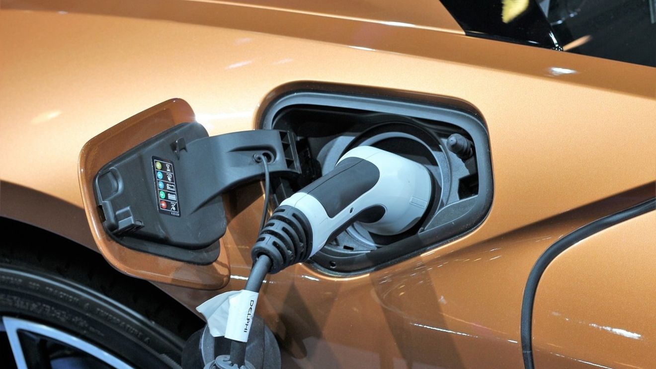 Trump revocă obiectivele ambițioase pentru vehiculele electrice impuse de administrația Biden