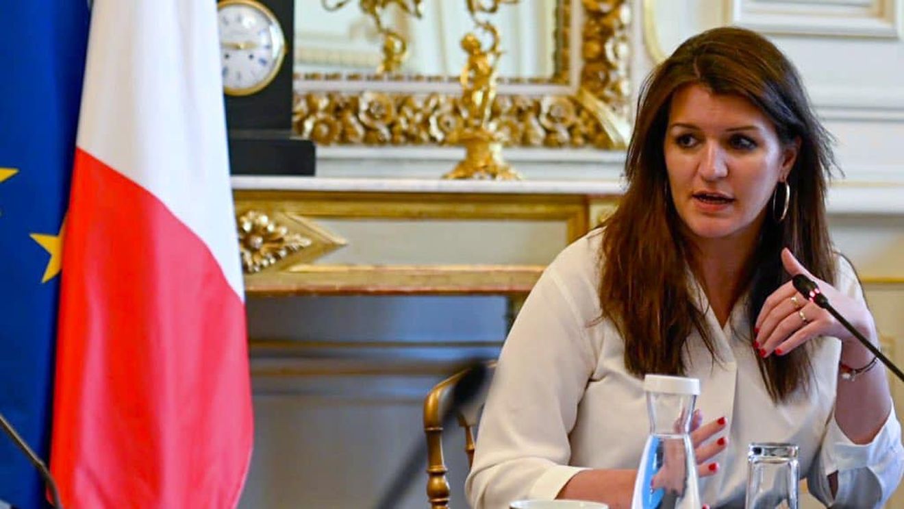Guvernul francez, din nou în centrul unui scandal după ce ministra feministă a afacerilor sociale a pozat pentru coperta Playboy