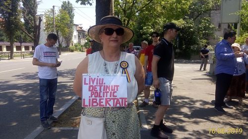 Protest la Palatul Cotroceni. Circa 50 de persoane cer eliberarea lui fostului lider PSD din închisoare: Dragnea te iubim, noi ca tine nu găsim