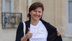 „O linie roșie a fost trecută în ceea ce privește violența împotriva jucătorilor” – Roxana Mărăcineanu, ministrul Sporturilor din Franța, după incidentele care au dus la întreruperea unui meci de fotbal din prima ligă