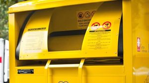 Bisericile din Brașov sprijină colectarea hainelor uzate / Peste 50 de biserici din județ au permis amplasarea de containere pentru colectarea lor / Sunt trimise în Africa pentru reciclare