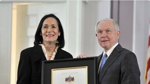 Jeff Sessions, fostul procuror al Statelor Unite, înlocuit de Matthew Whitaker, care consideră că „Ancheta procurorului Mueller a mers prea departe”