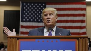 Votanții hispanici ar putea decide cursa pentru Biroul Oval. Cum îi curtează Harris și Trump?