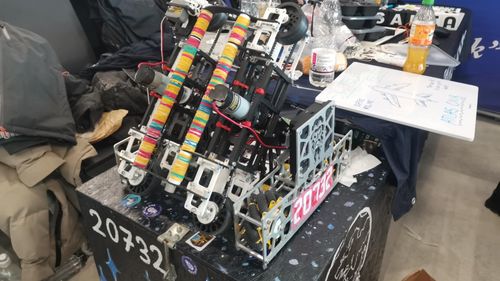 Primăria Timișoara sprijină cinci echipe de robotică, la etapa națională FIRST Tech Challenge 2026 / Le acoperă cheltuielile de transport și cazare