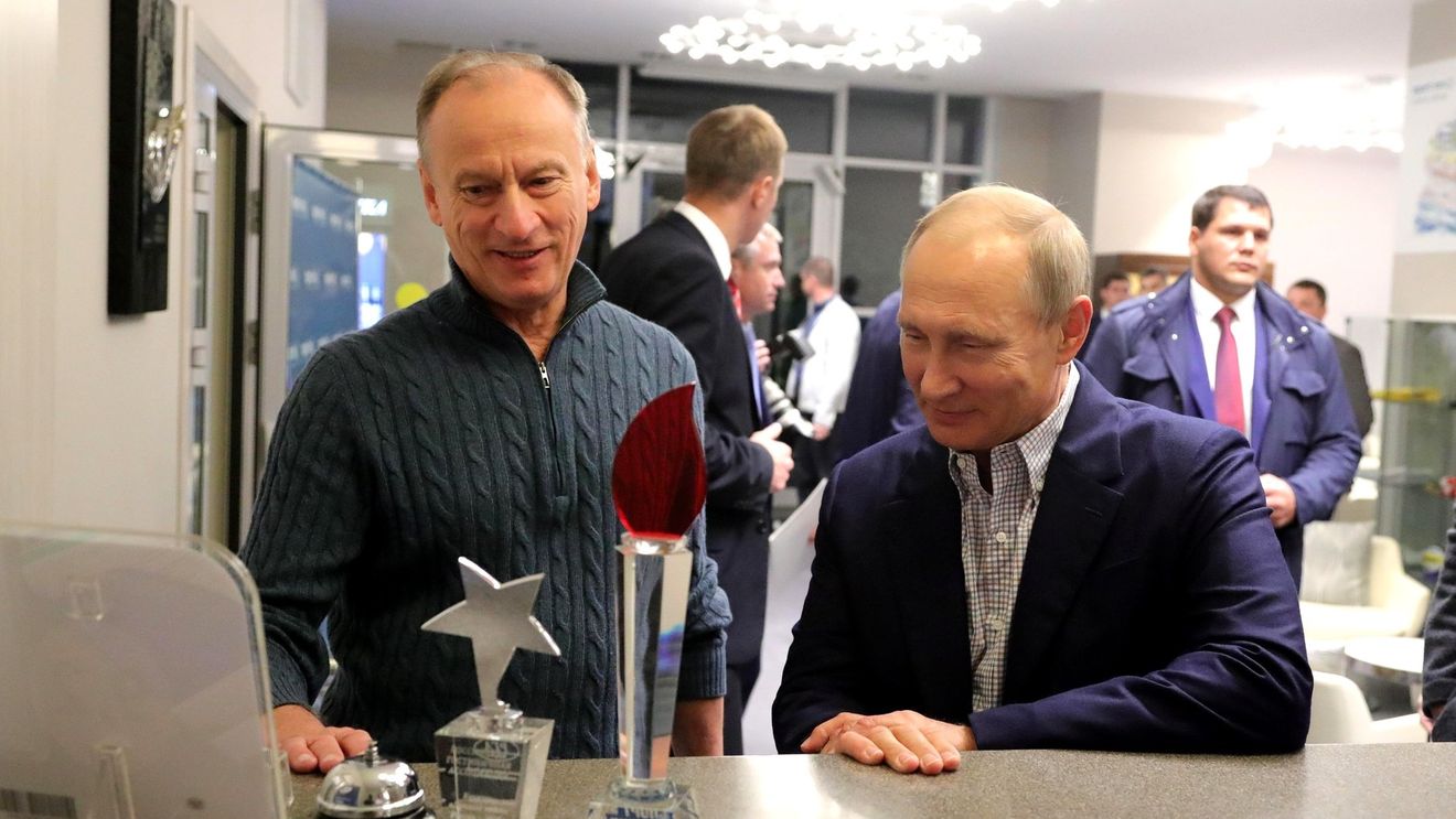 "Diavolul de pe umărul lui Putin care îi șoptește otravă la ureche" - Nikolai Patrușev, omul care i-a fost șef lui Vladimir Putin și care se află alături de acesta din anii 1970