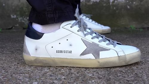 Producătorul de încălţăminte sport de lux Golden Goose amână listarea la bursa din Milano, invocând tulburările politice din Europa