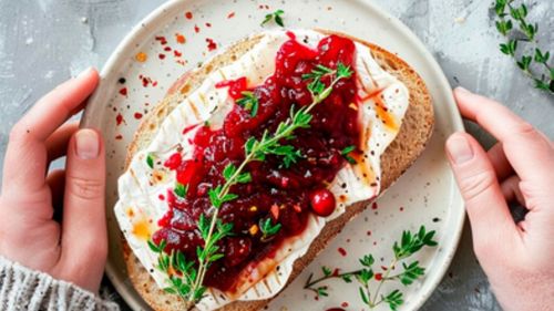 Ce putem pune iarna pe bruschette? De la ciuperci sotate și brânză de capră cu fructe la gorgonzola și ricotta cu nuci și miere