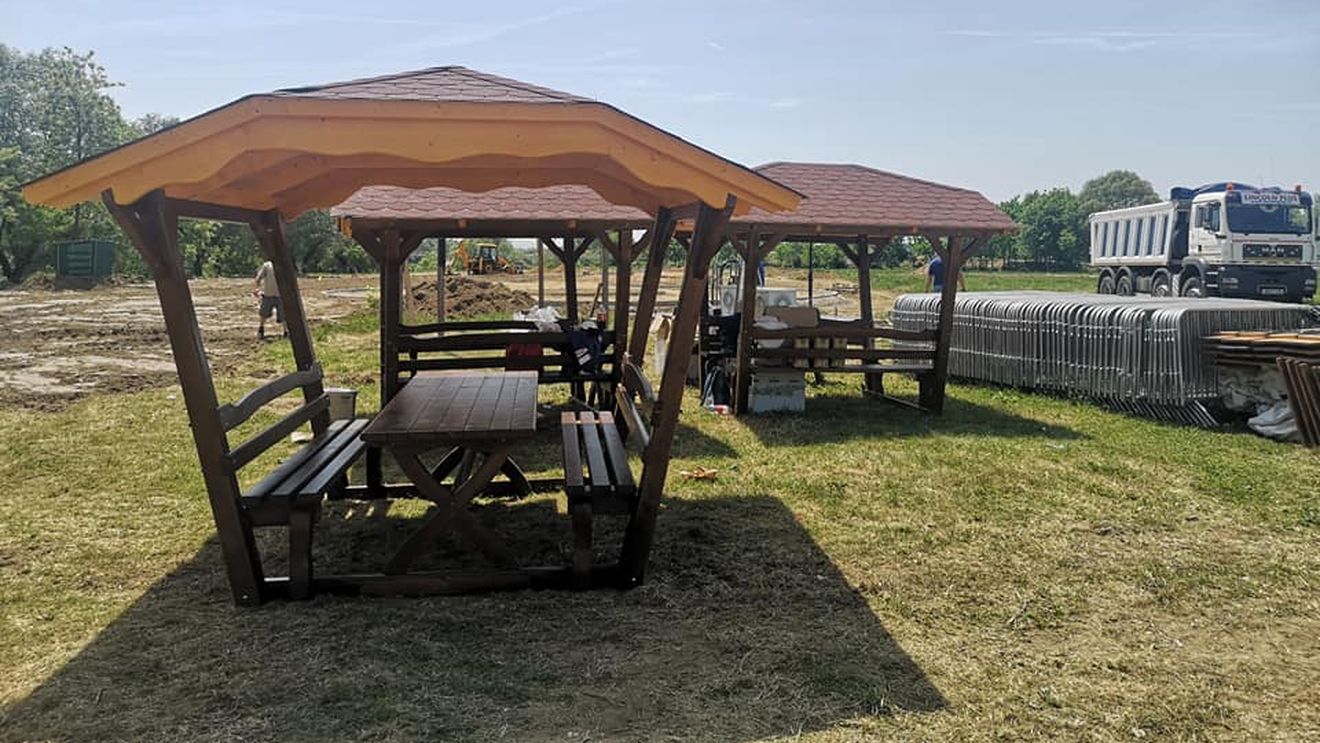 Festivalul Plutăritului la Ciugud / O plută se va deplasa pe Mureș, între județele Cluj și Alba, pe ”drumul sării” / Ateliere gastronomice pescărești, rafting și plimbări cu caiacul