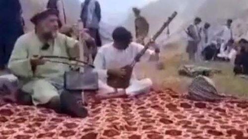 Un cântăreț afgan de muzică populară a fost împușcat de talibani. În provincia Kandahar au fost interzise difuzarea muzicii și vocile de femei la radio și tv