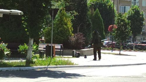 UPDATE: Alarmă falsă la un mall din Deva evacuat din cauza unei valize abandonate. În geantă erau doar lucruri de uz personal