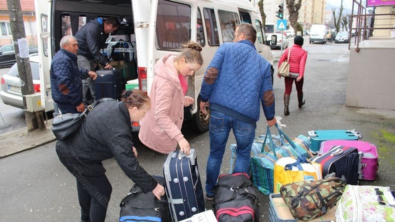 După valul de români întorși din Italia, au început să vină autocarele din Spania