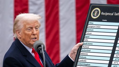 Trump rămâne cu tarifele pe oţel şi aluminiu, dar pierde ”tarifele reciproce” cu aproape toate ţările, după decizia Curţii de Apel Federale