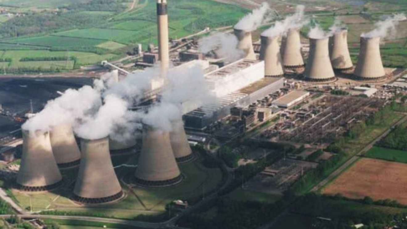 The Financial Times: Ingenioasa includere a biomasei  în strategia climatică / De ce se opresc centralele pe cărbune, nu și cele care ard lemn, care primesc subvenții generoase