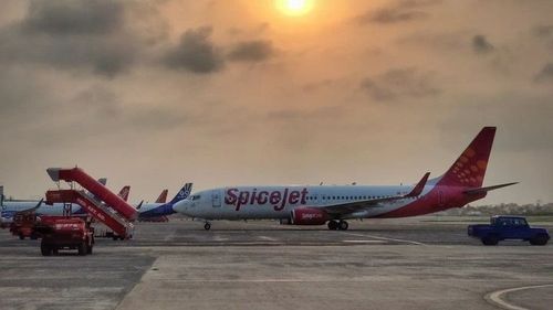 Sute de pasageri blocați la bordul unor avioane în India, unii pentru câteva ore, în urma unui atac cibernetic asupra companiei SpiceJet