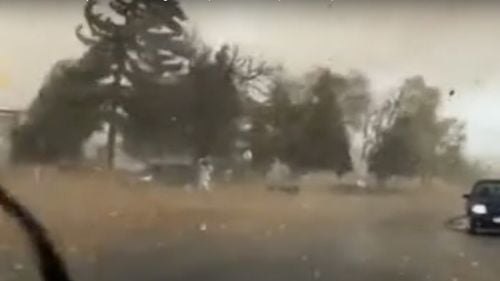 Furtuna violentă care s-a abătut în Bulgaria a ucis două persoane / Oraşul balnear Varna a declarat stare de urgenţă