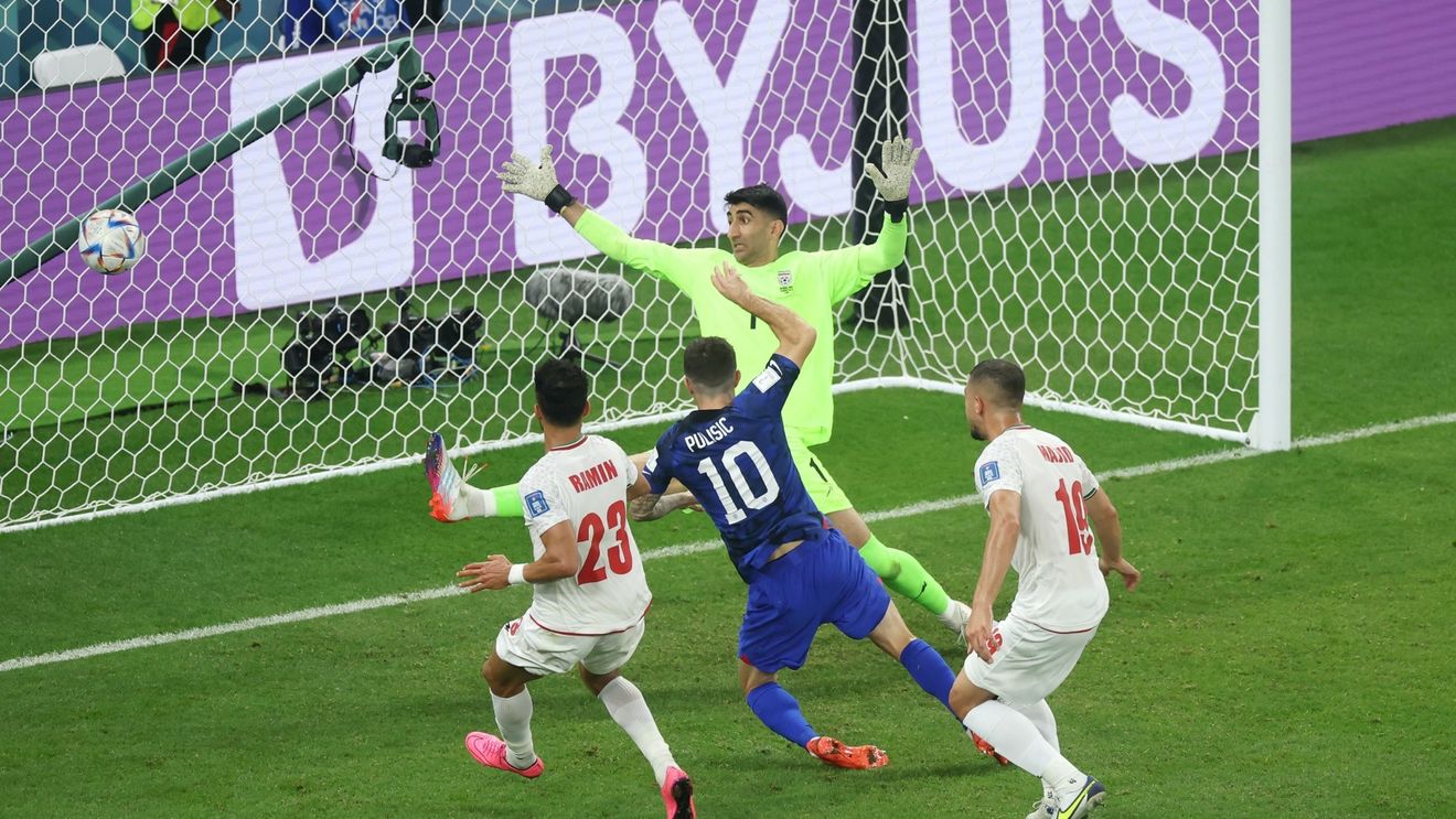 Echipa de fotbal a Iranului a avut parte de primire modestă după înfrângerea de la Cupa Mondială împotriva SUA, un meci jucat pe fondul protestelor antiguvernamentale