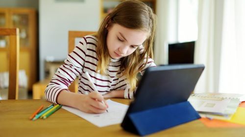 Ministerul Investiţiilor şi Proiectelor Europene anunţă prelungirea termenului de depunere pentru apelul de proiecte „O şansă în plus prin învăţământul profesional şi tehnic” până la 15 octombrie 2025