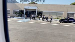 Aeroportul din Marsilia, închis din cauza unui incendiu de vegetaţie alimentat de vântul puternic