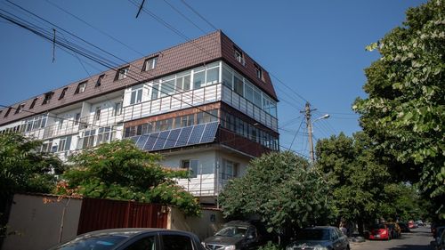 Liderul consilierilor locali USR Sector 5 anunţă că a câştigat în instanţă dreptul blocului Drăgan 5A de a avea electricitate / Municipalitatea consideră că imobilul a fost construit ilegal