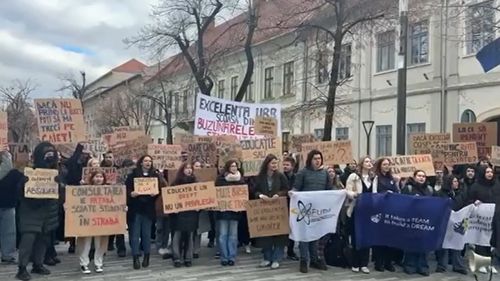 Studenții de la UBB Cluj reclamă cea mai mare creștere a taxelor din ultimii ani, de până la 120%, și amenință cu proteste