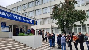 Why were the results of Moldova's referendum on European integration so narrow?