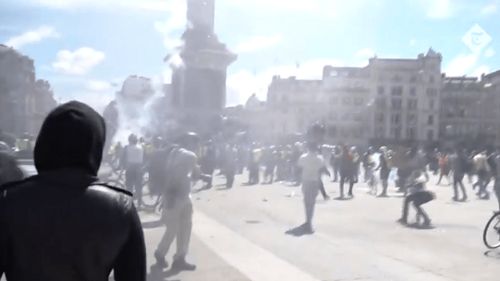 Peste o sută de persoane au fost arestate în urma violenţelor de la Londra