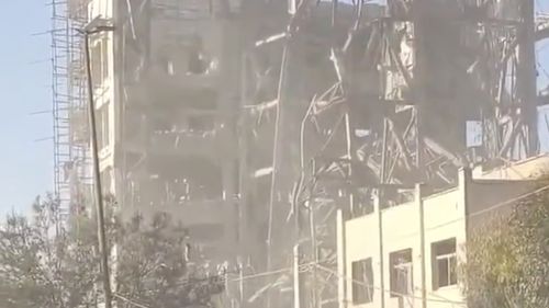 BREAKING VIDEO Israelul a distrus clădirea unde se adunaseră înalți clerici iranieni pentru alegerea noului lider suprem. Nu e clar dacă toți cei 88 de membri erau în clădire
