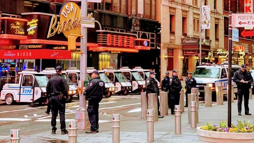 Amenzi de sute de dolari pentru lipsa măștilor și alte măsuri luate de orașele americane împotriva celor care nu respectă carantina