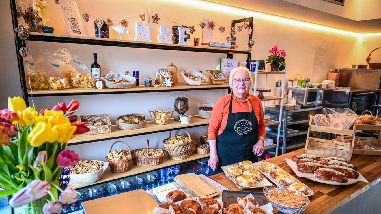 La 71 de ani, o sibiancă și-a deschis afacere împreună cu fiul ei / „Ne completăm unul pe celălalt. Claudiu are mai multe idei, fiind din altă generație”