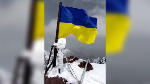 Steagul Ucrainei a fost înlăturat de pe vârful muntelui Putin din Kârgâzstan