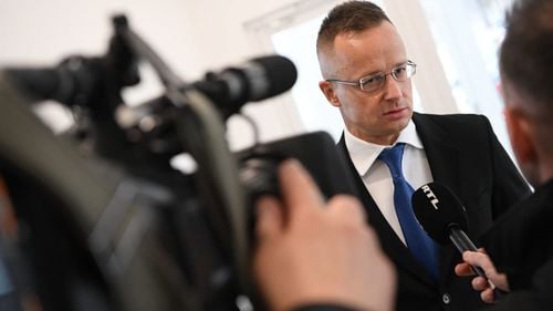 Ministrul de Externe al Ungariei a relatat că unele persoane îl etichetează drept „spion rus” când exprimă opinii despre războiul din Ucraina / El a continuat să critice „ipocrizia” politicii europene în privința războiului din Ucraina