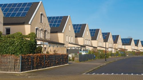 Program nou pentru instalarea de panouri fotovoltaice cu bani prin PNRR. Care sunt condiţiile şi ce valoare au voucherele