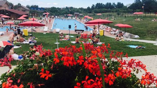 Un singur ștrand autorizat în tot județul / DSP Sibiu: ”Restul piscinelor funcționează fără autorizație sanitară” / Administratorul lacurilor saline de la Ocna Sibiului: ”În fiecare an avem controale”