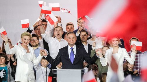 Preşedintele Poloniei cataloghează drept ”aroganță” criticile despre venirea la putere a extremei dreapta în Italia/ Premierul Morawiecki a felicitat-o pe Giorgia Meloni pentru "marea victorie"