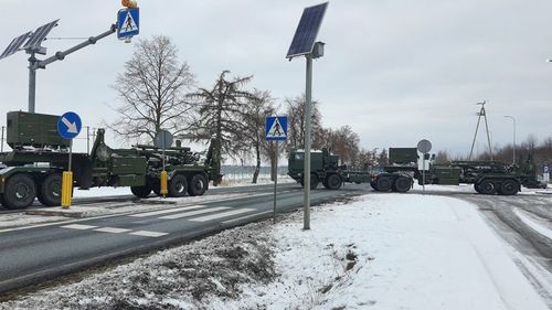 FOTO Polonia îşi mută rachetele Patriot pe un aeroport militar din vestul Varşoviei