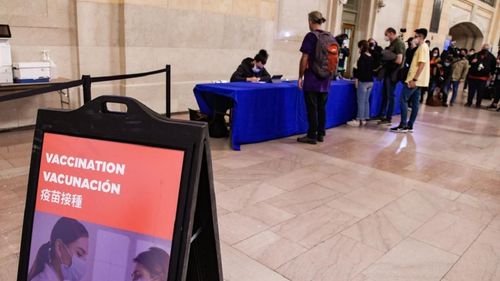 New York a deschis vaccinarea în staţiile de metrou / Persoanele care se imunizează primesc câteva călătorii gratuite