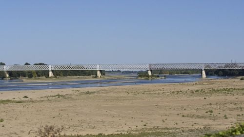 Ministrul francez al Mediului îndeamnă la restricții pentru a evita o criză a apei / Nivelurile scăzute ale apei din vara trecută au afectat producția de energie hidro și nucleară, iar în unele regiuni a fost oprită apa potabilă