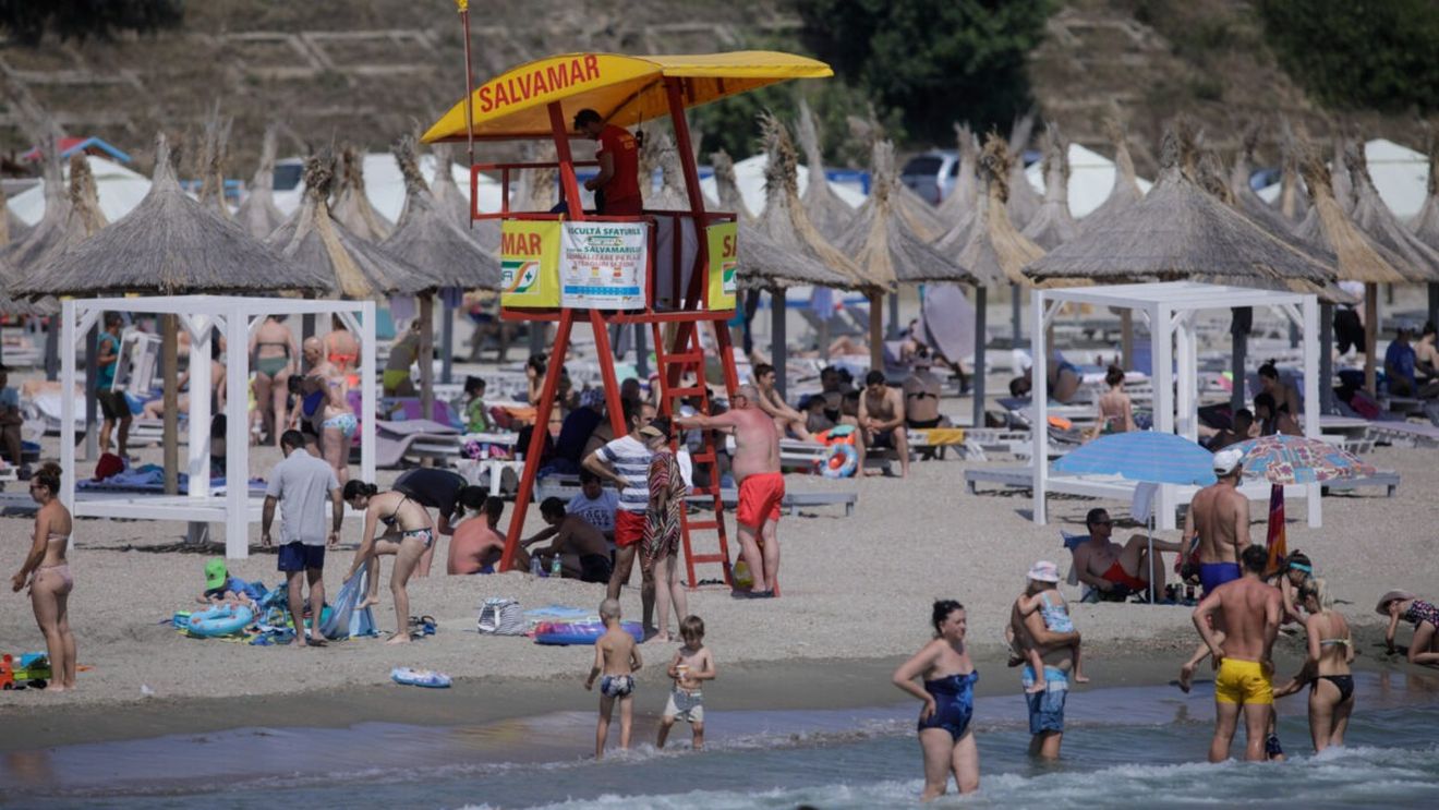 "Why are rules ignored on the Romanian sea coast? Lifeguards explain, while tourists retort: 'Do you know how much I spent to swim here?' / 'Waves can't take me' / Six tourists drown in a single day."