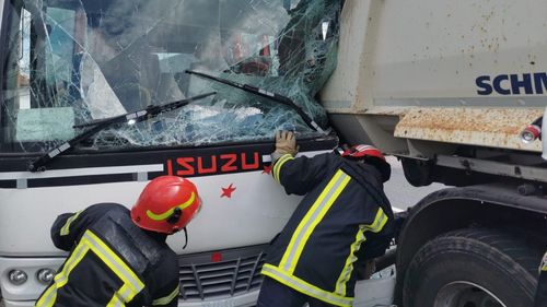 Un autocar cu 17 copii, implicat într-un accident rutier în Brașov. Două persoane sunt rănite