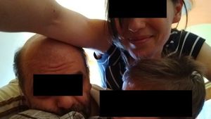 Copil de un an, violat de mamă, în timp ce tatăl îi fotografia. S-au predat singuri, din răzbunare, la divorţ